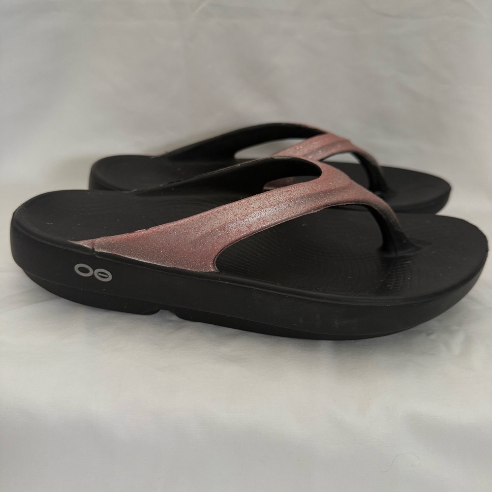 Women's Oofos Oolala Pink Sparkle Flip Flop Thong Style